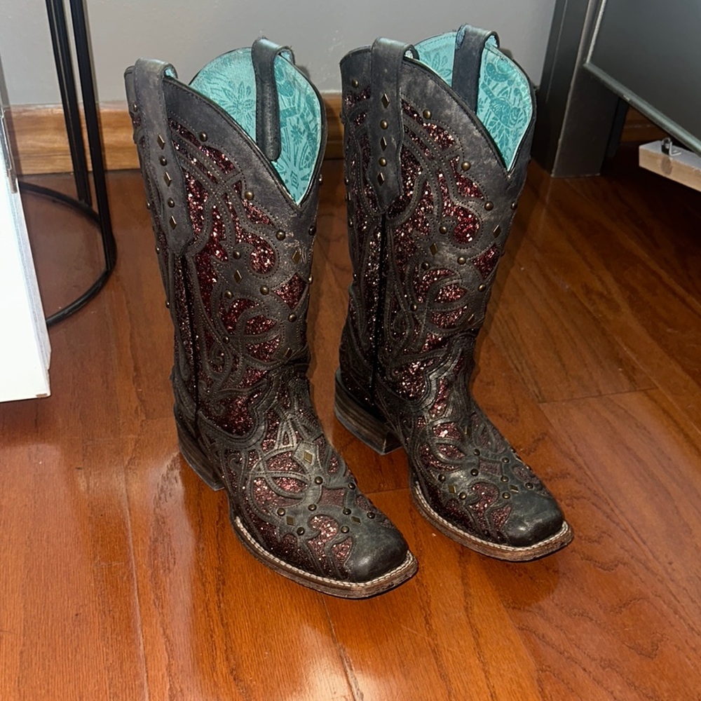 Corral Black and Red Heeled Boots with Intricate Design